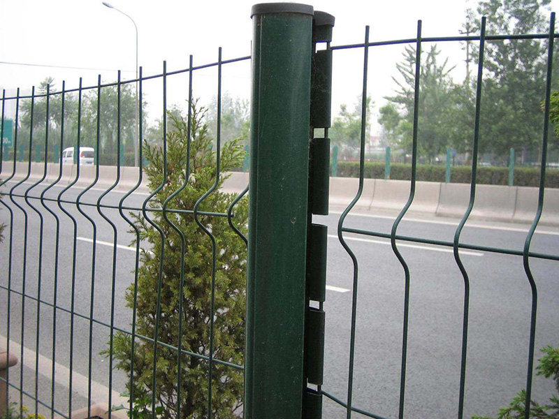 Peach shaped pillar guardrail