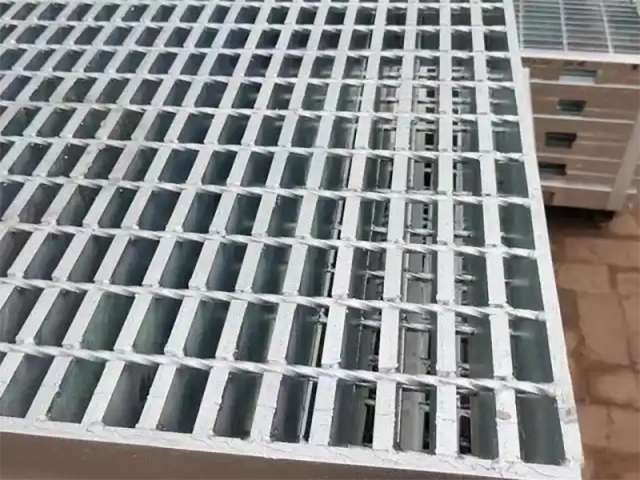 Heavy Duty Steel Grating