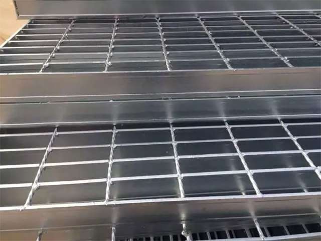 Heavy Duty Steel Grating